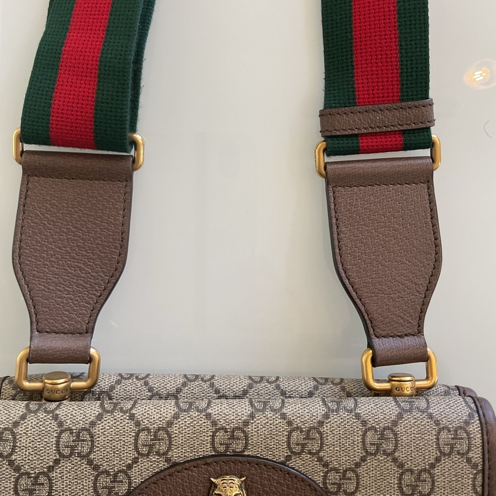 Gucci Beige GG Supreme Messenger Bag with Brown Trim and Green-Red Strap - Picture 4 of 7